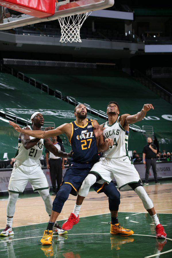 雷霆翻盘雄鹿，戈贝尔惊艳四座