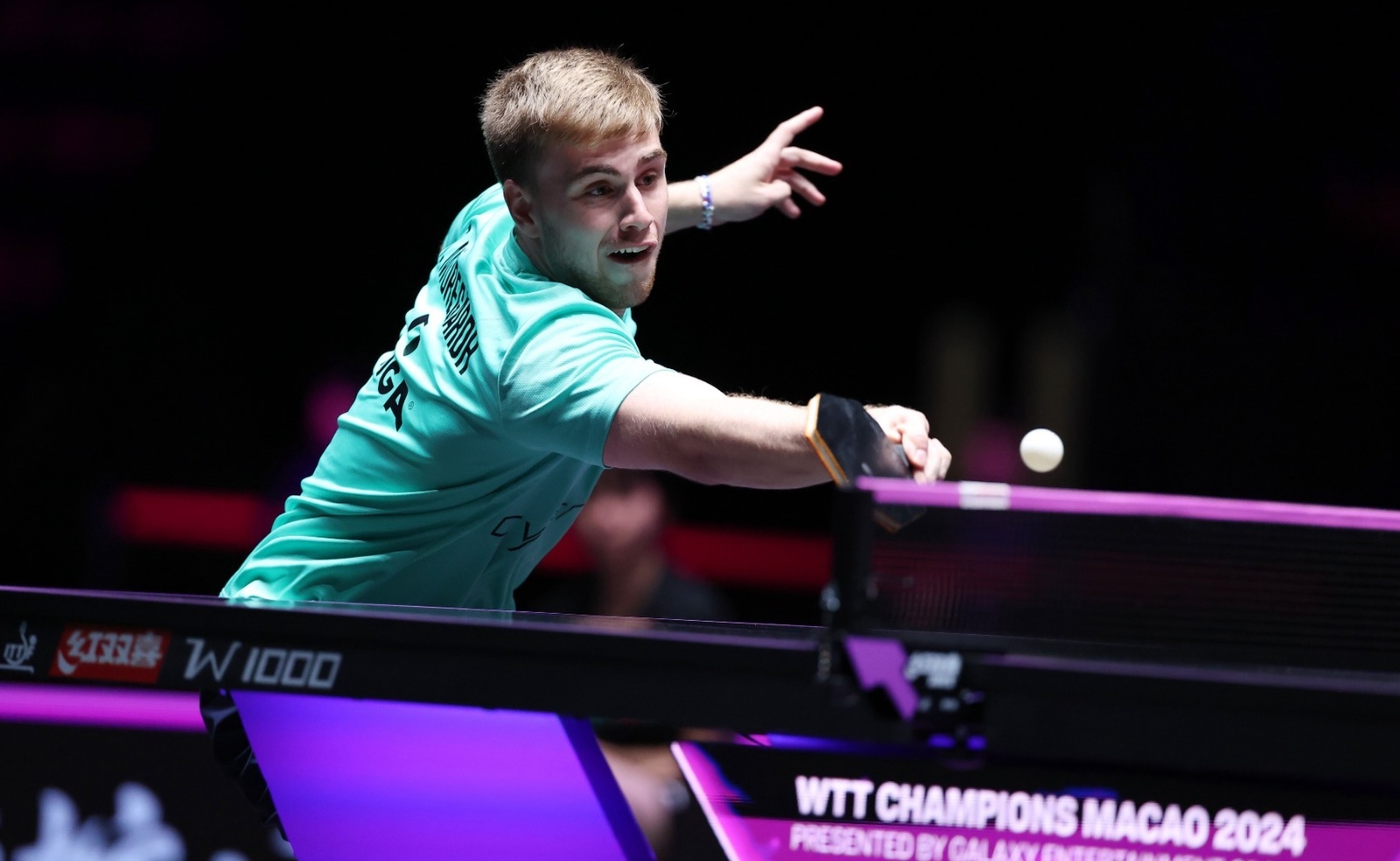 英格兰队轻取瑞典队，林高远高光表现