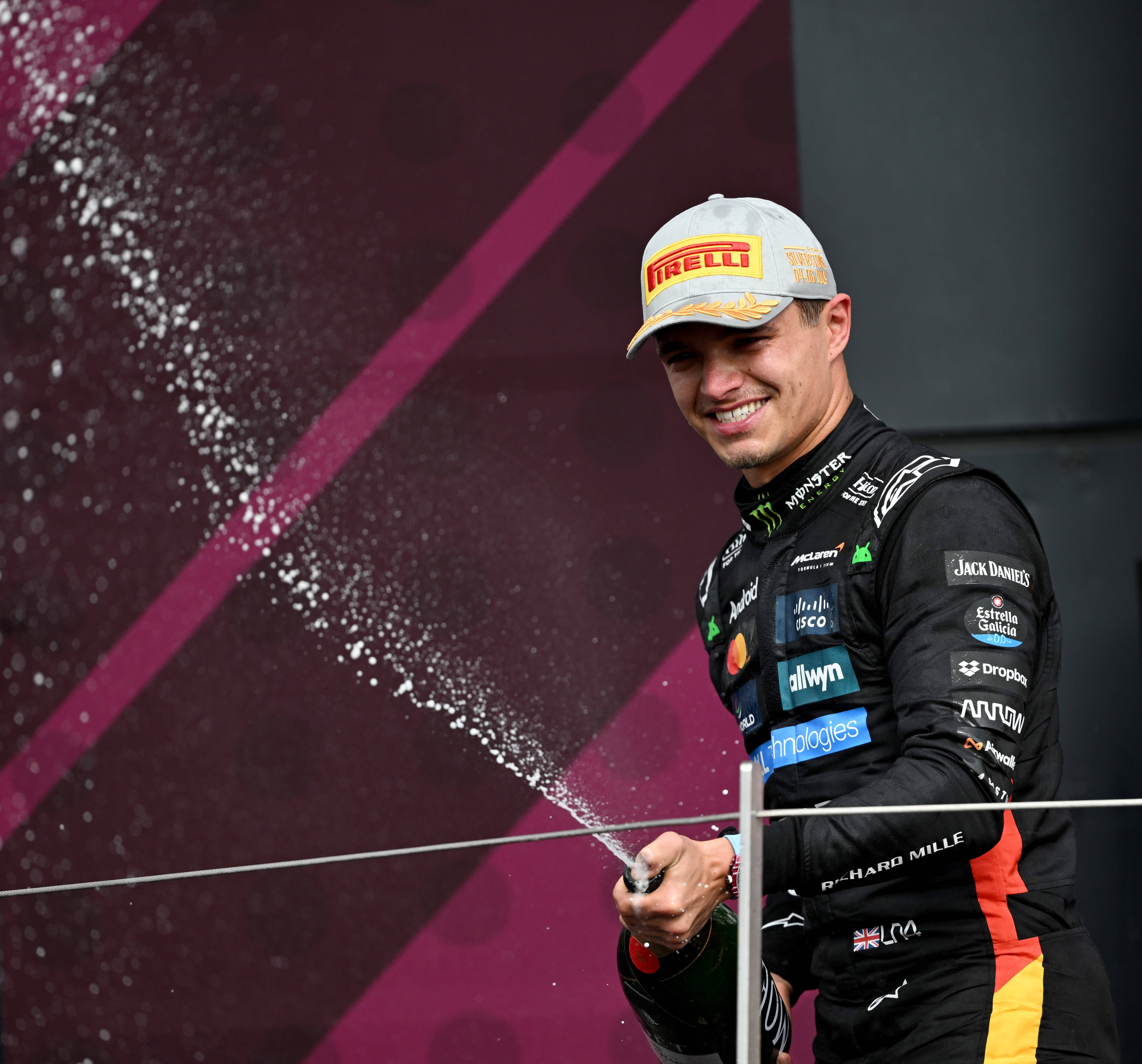 阿斯顿马丁逆转索伯车队，皮亚斯特里统治全场