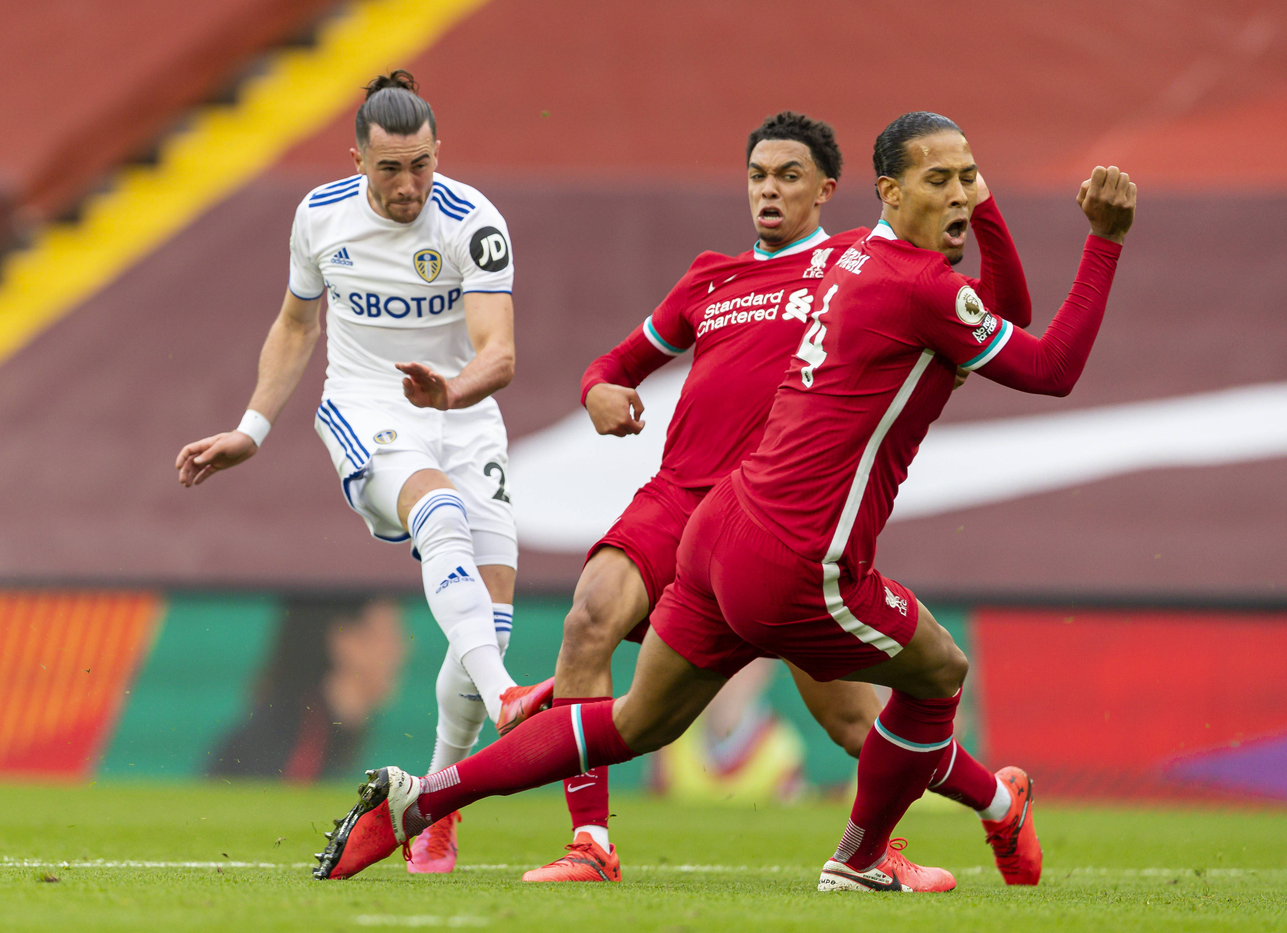 威廉姆斯鏖战雷诺车队，佩雷兹扛起全队