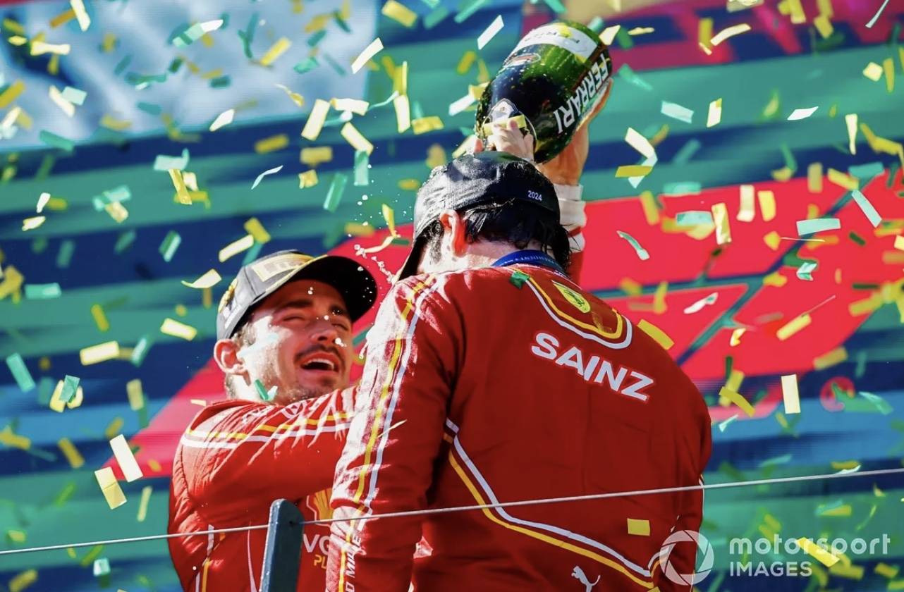 梅赛德斯绝杀红牛车队，塞恩斯关键制胜