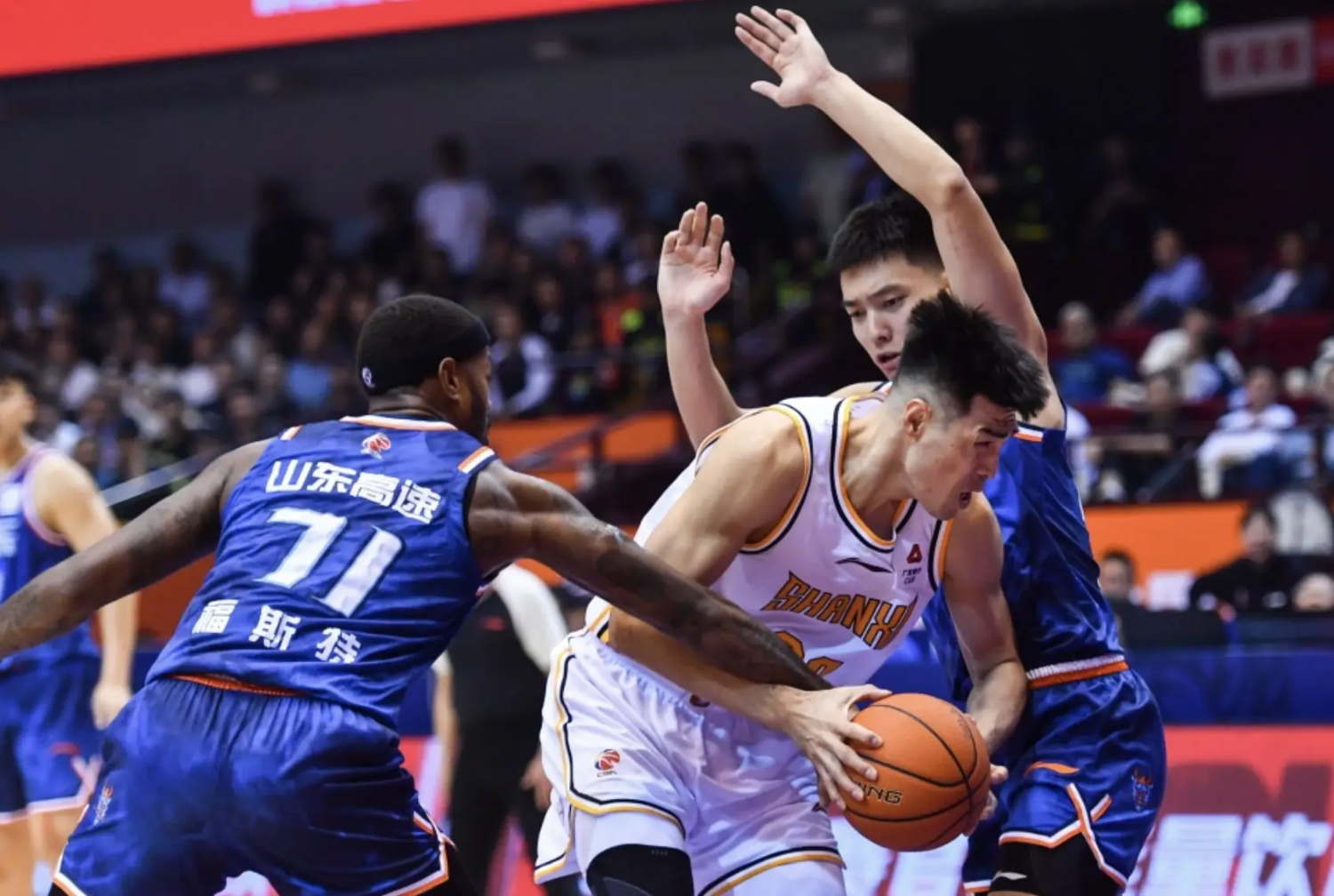 山东队完胜广东队，东契奇统治全场