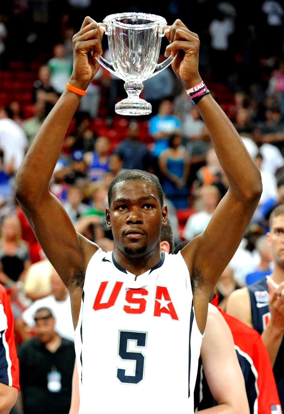 骑士轻取吉林队，杜兰特刷新纪录