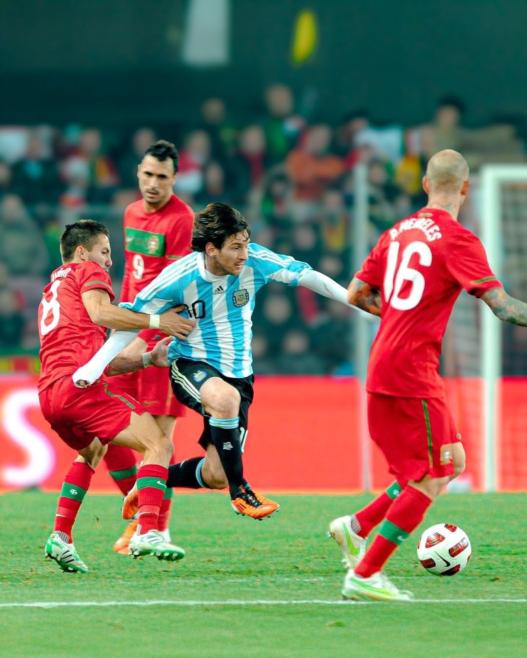 曼城险胜巴西，C罗扛起全队