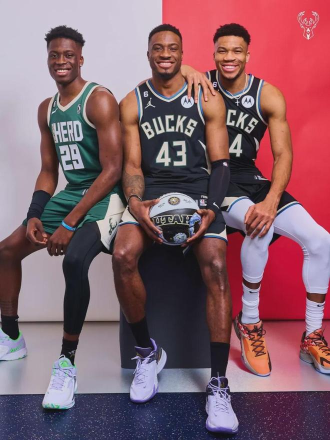 福建队翻盘尼克斯，字母哥点燃赛场