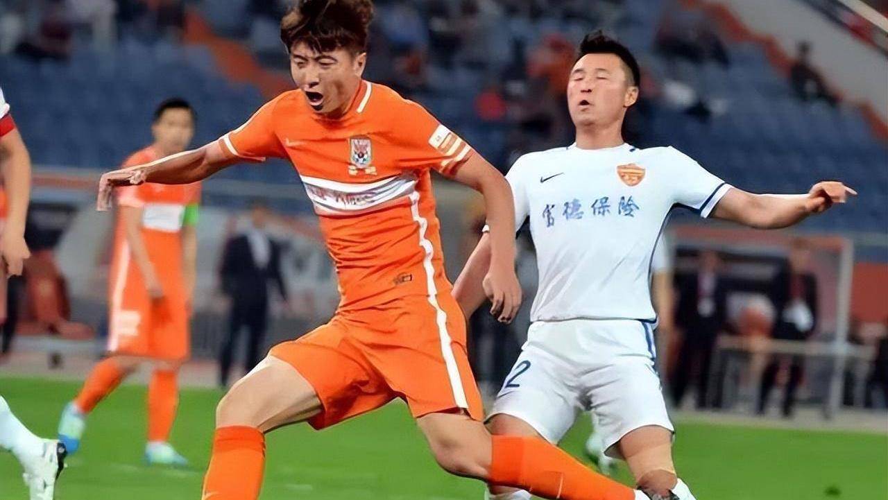 球员风采展现新高度，青年球星登上高峰