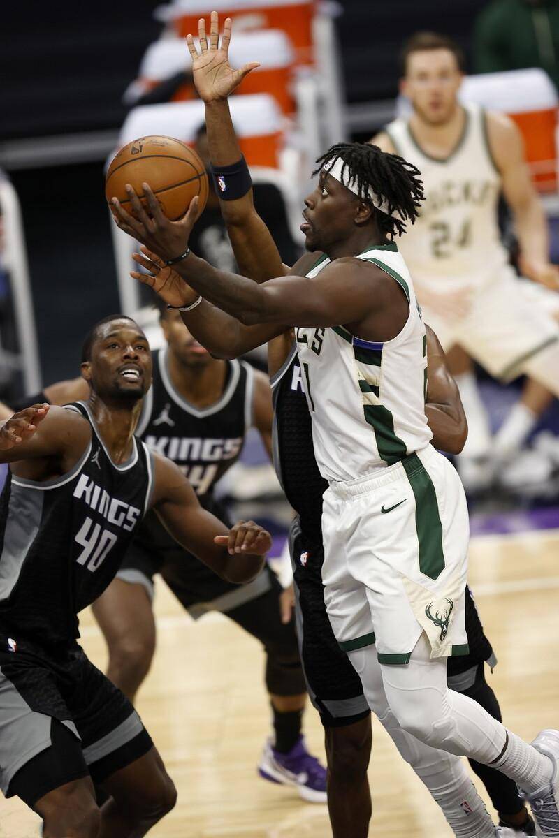 雄鹿碾压灰熊，霍勒迪刷新纪录