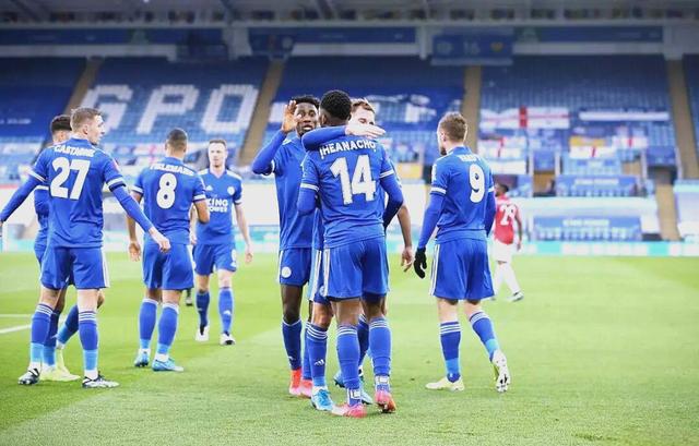 伯明翰城门将神勇扑救，助球队保持不败