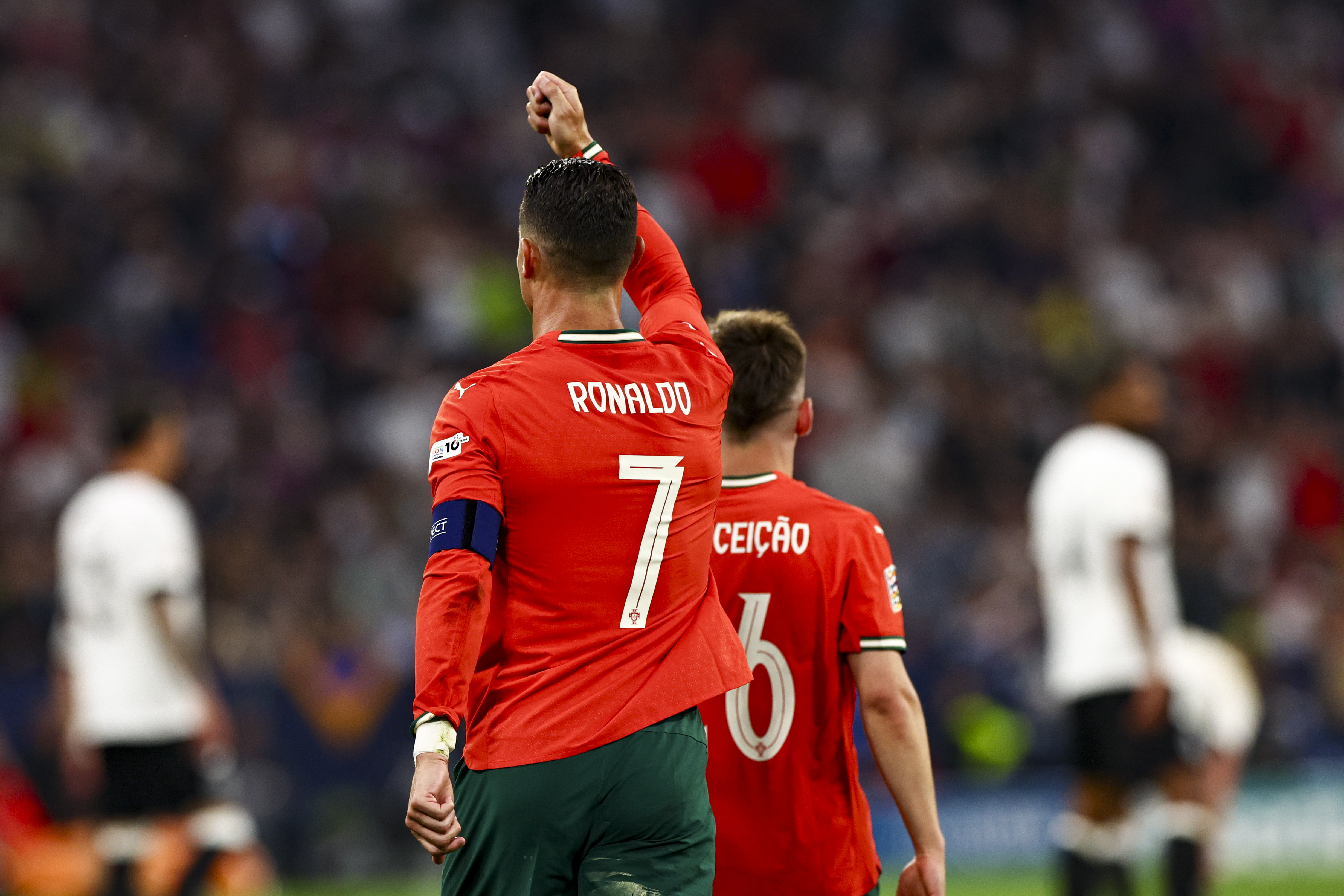 葡萄牙队遗憾出局，球迷纷纷表示遗憾