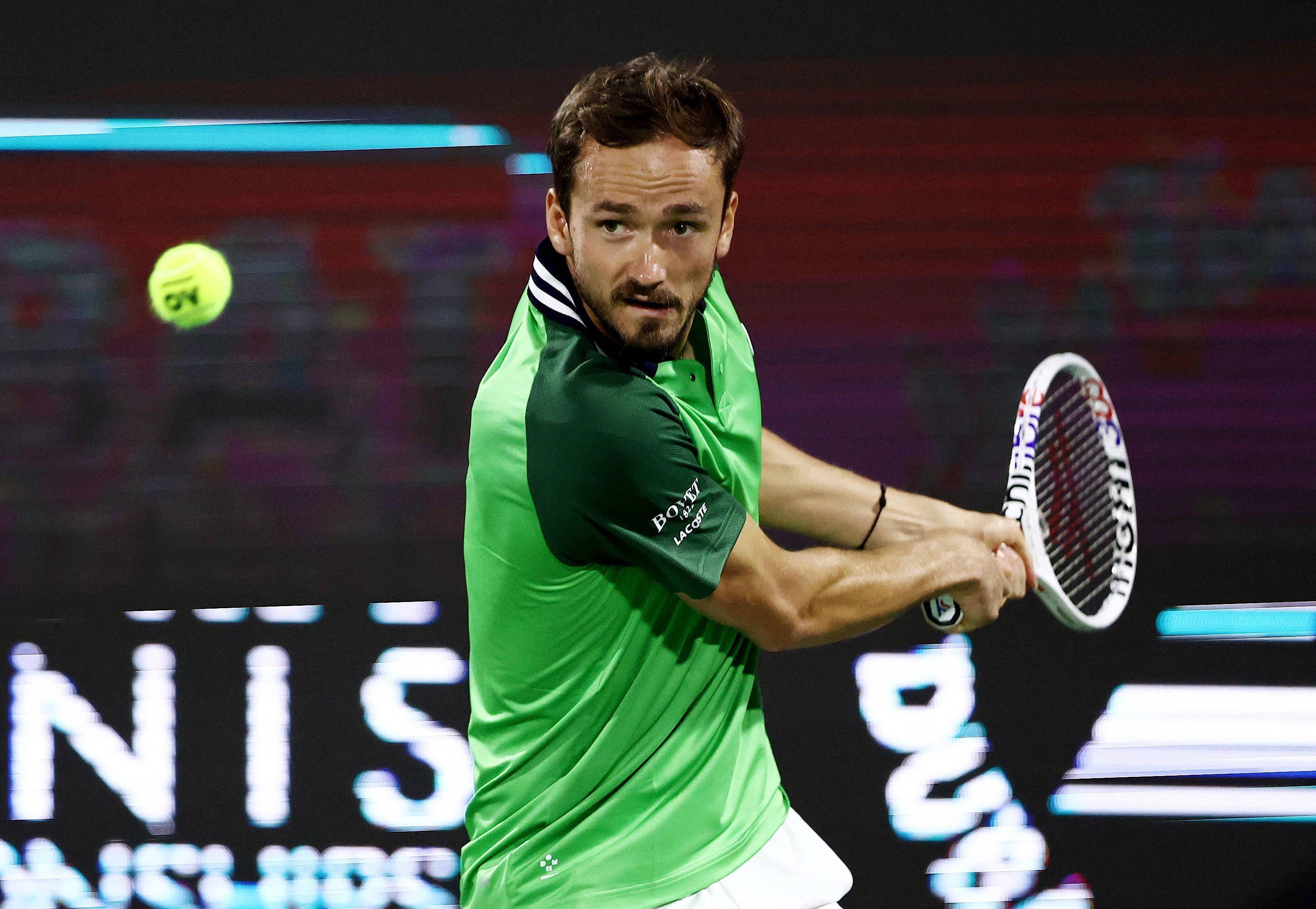 意大利网球队逆转西班牙网球队，梅德韦杰夫送出助攻