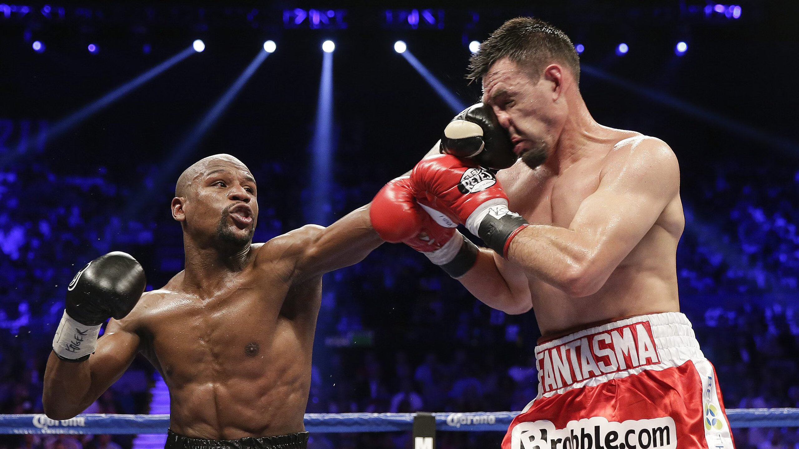 德甲争冠战之夜,戈麦斯对手完全无解