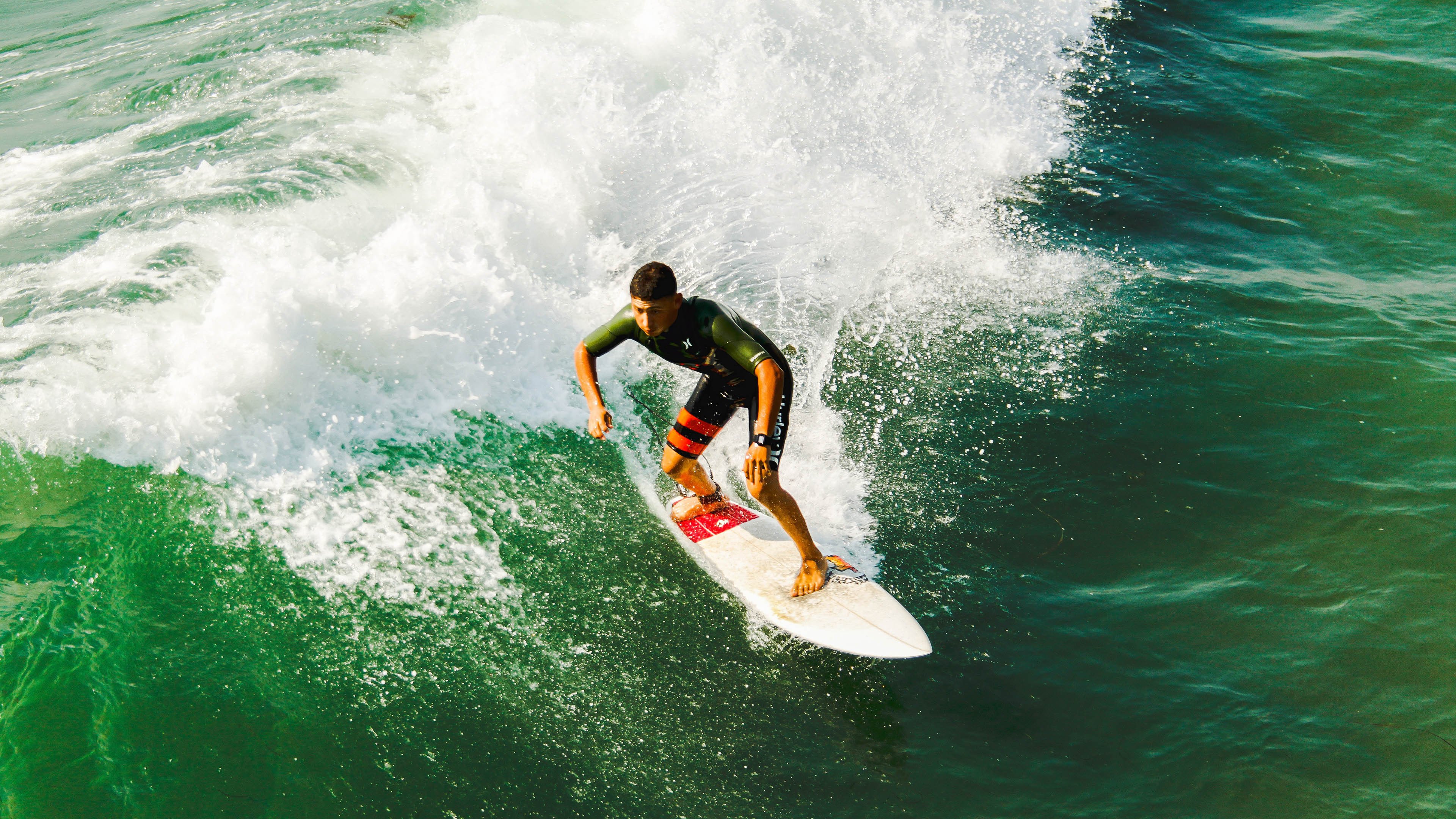 拉梅洛闪耀全场,爵士力克辽宁的背后,一场跨越篮球文化的对话