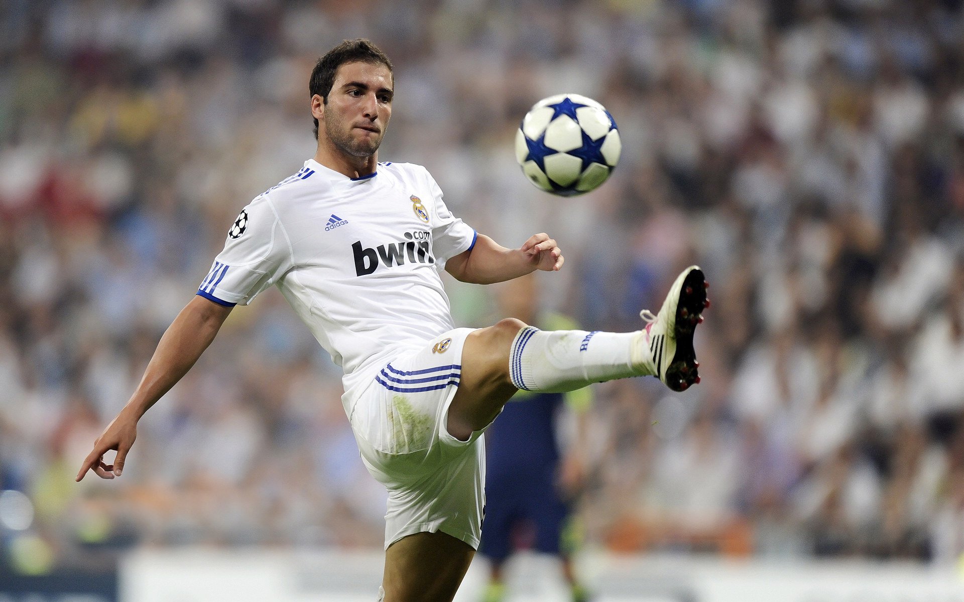 开云体育中国-奥亚尔萨瓦尔完成自我救赎，阿根廷轻取利物浦，一场关于重生与传承的足球叙事